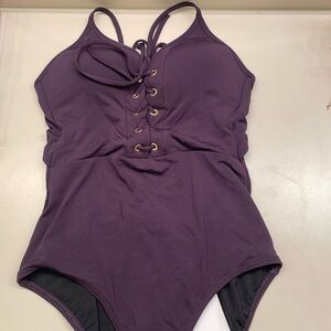 Gets one piece bathing suit